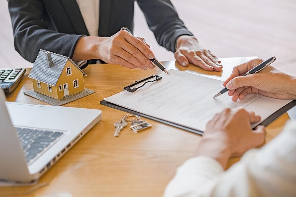 ¿Cómo puedes proteger tus intereses en un contrato inmobiliario de compraventa?